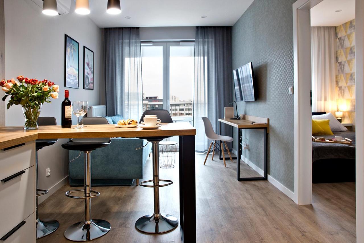 Komputerowa Serviced Apartments By P&O Varsó Kültér fotó