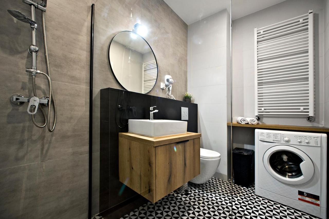 Komputerowa Serviced Apartments By P&O Varsó Kültér fotó