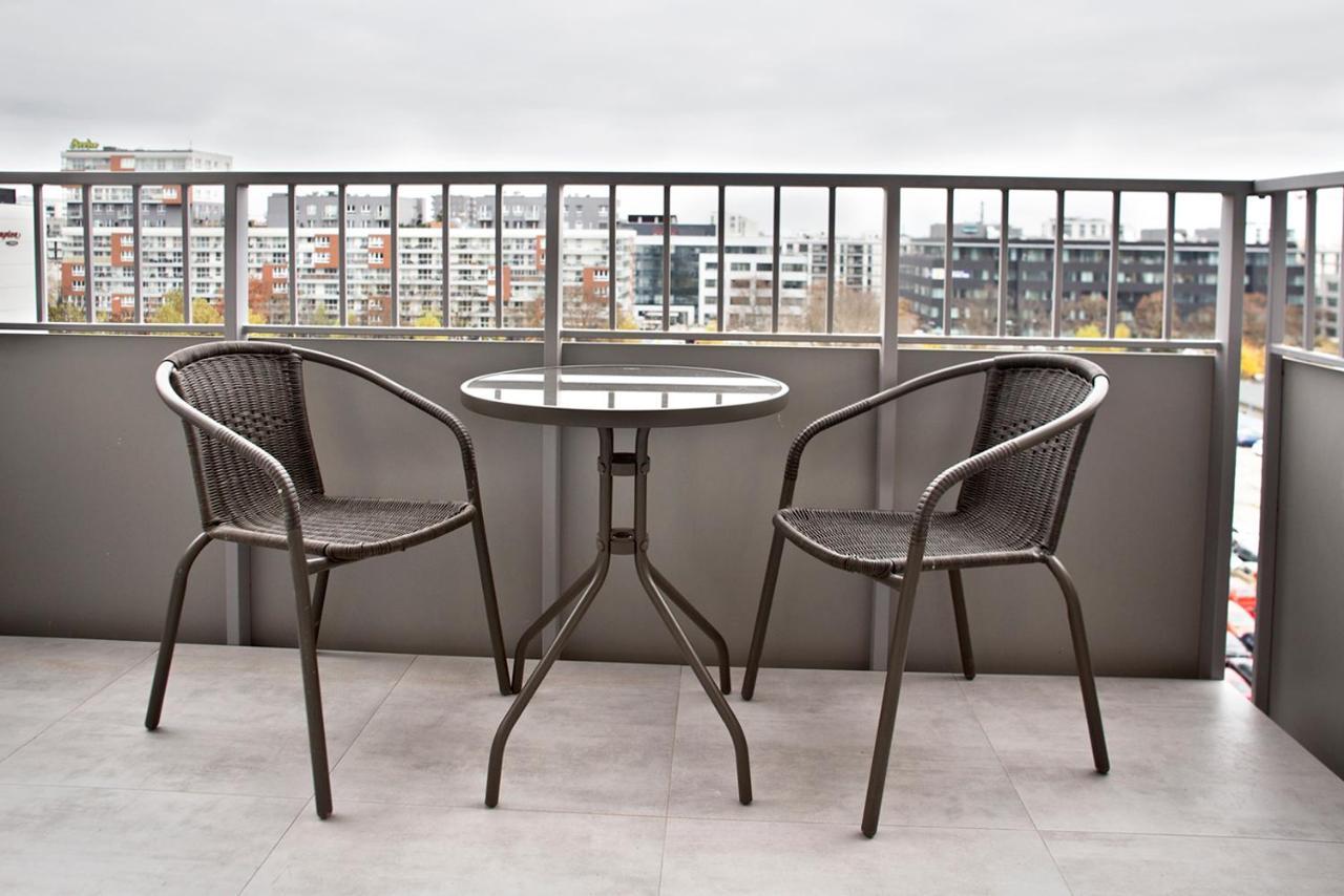 Komputerowa Serviced Apartments By P&O Varsó Kültér fotó