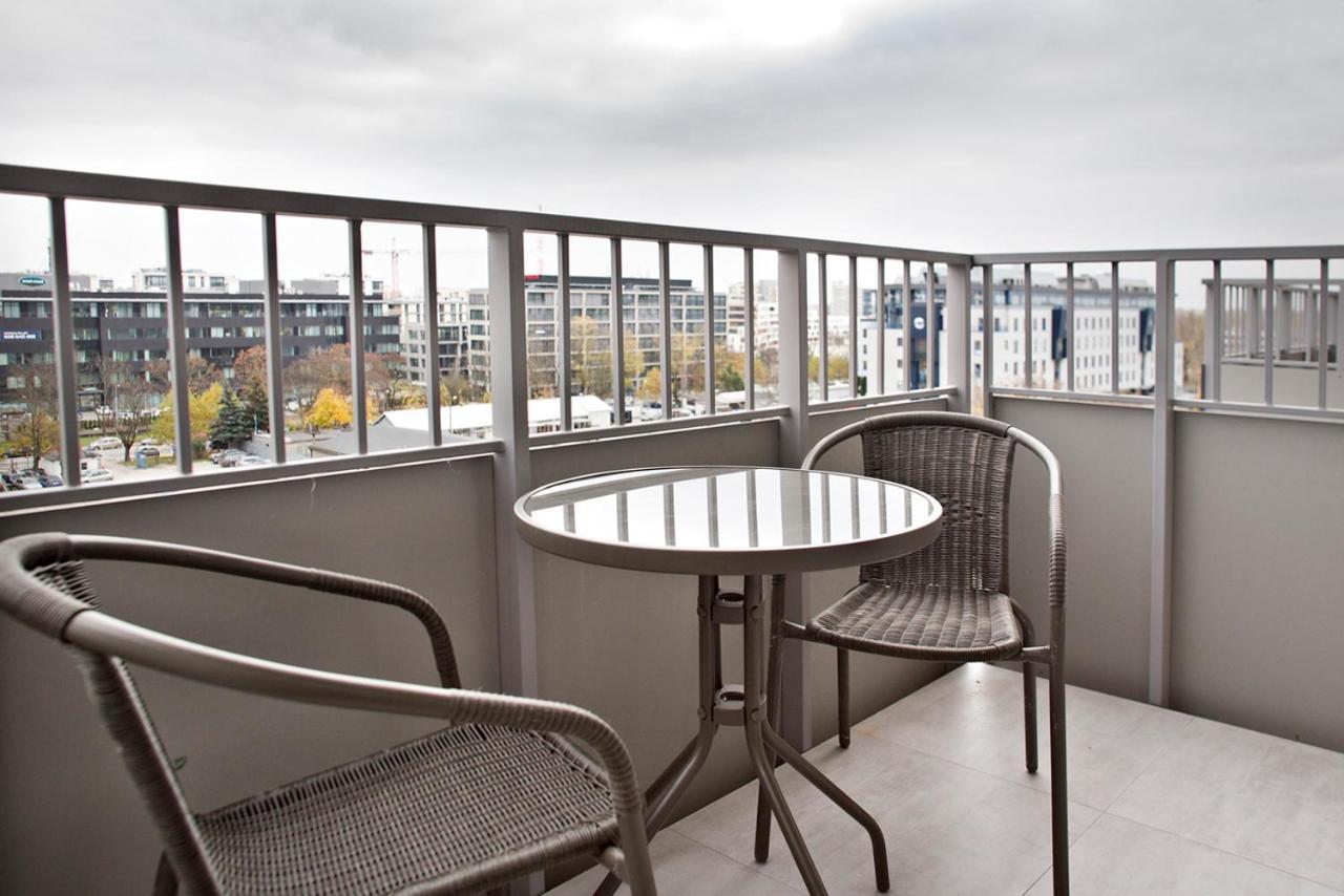 Komputerowa Serviced Apartments By P&O Varsó Kültér fotó