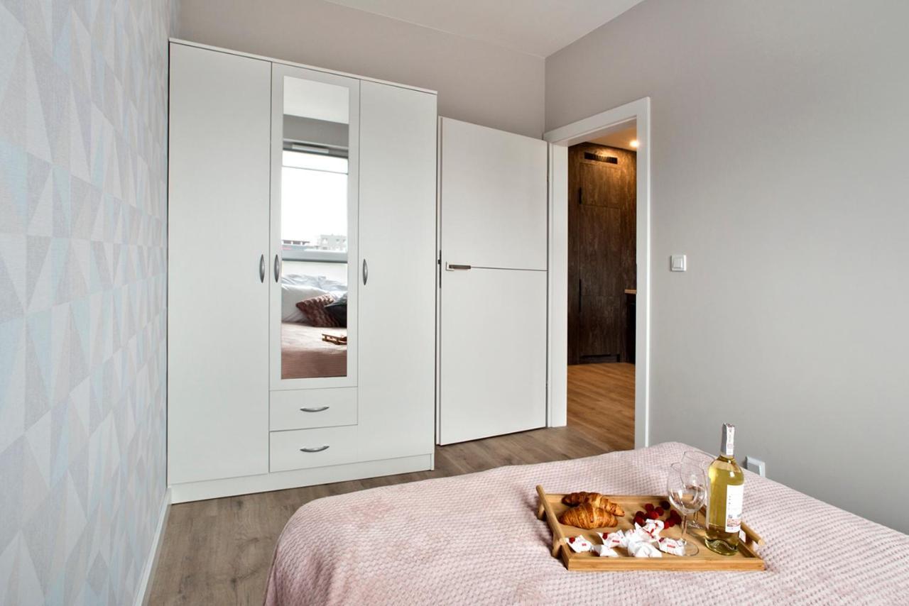 Komputerowa Serviced Apartments By P&O Varsó Kültér fotó